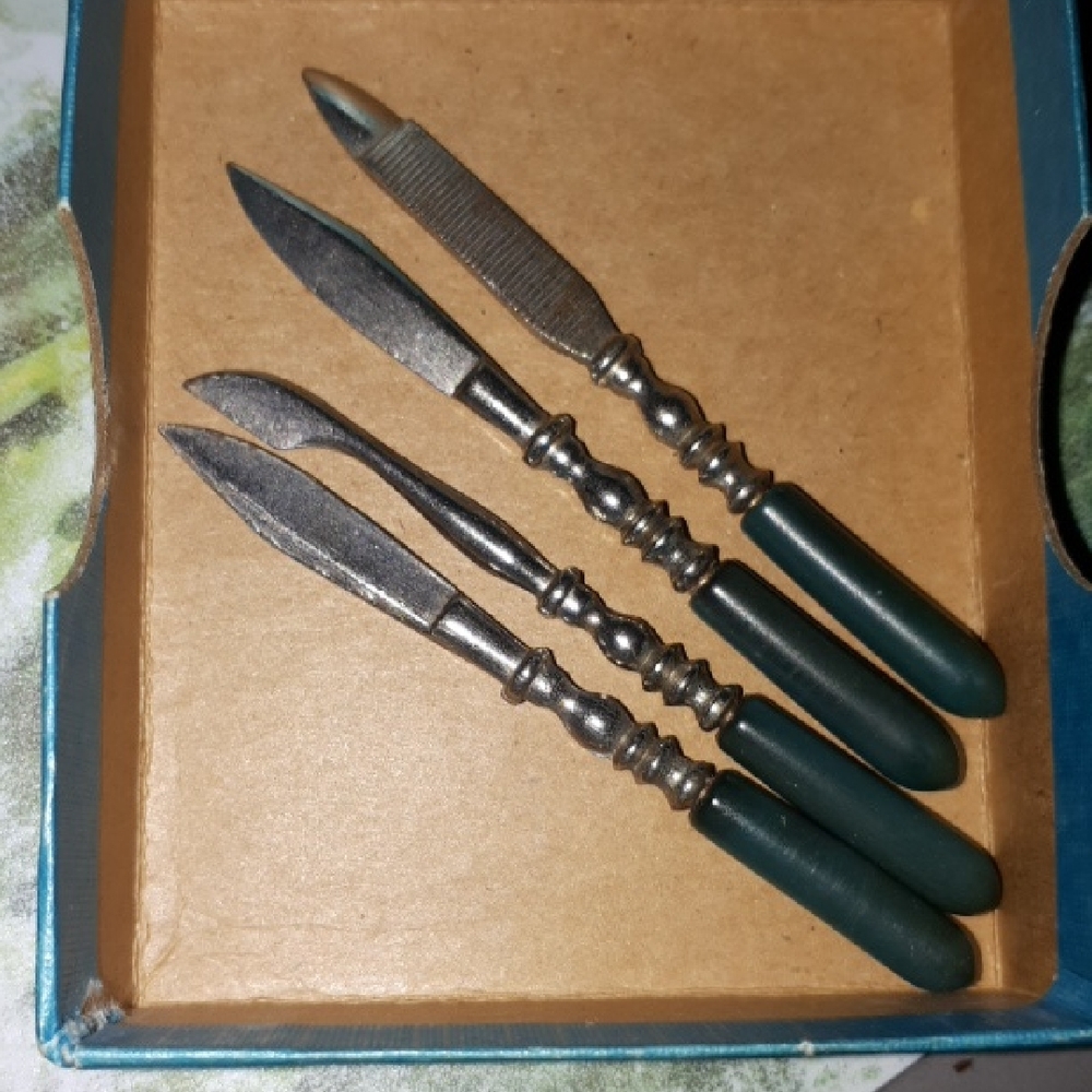 Elegant Green Grooming Tool Set